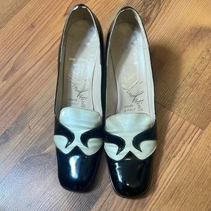 Vintage patent leather shoes Bandolinos